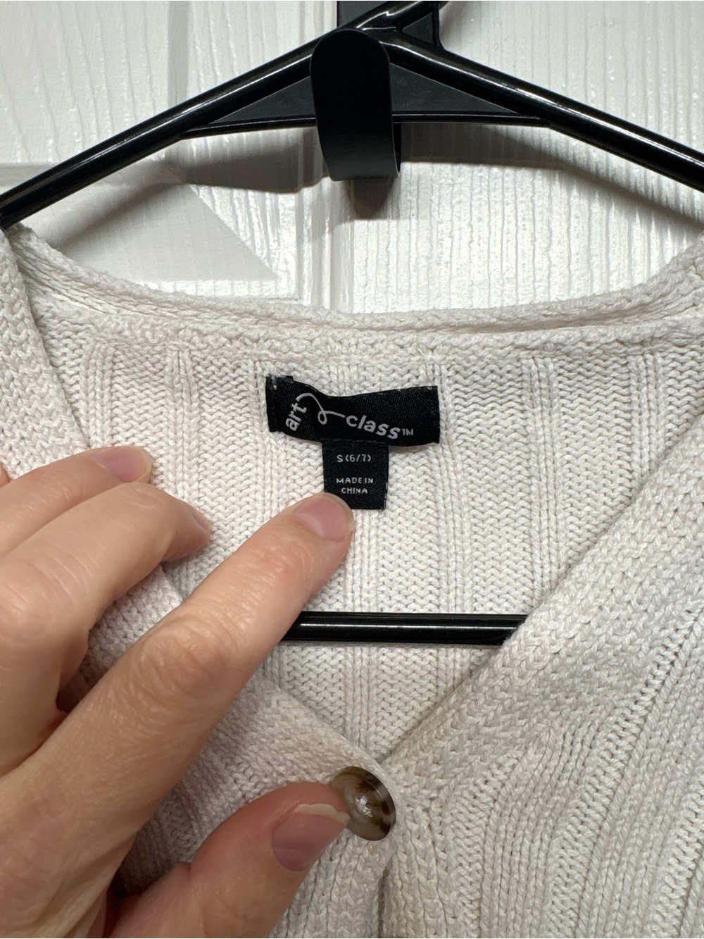 art class White Ribbed Cropped Button-Up Cardigan - Picture 2 of 4